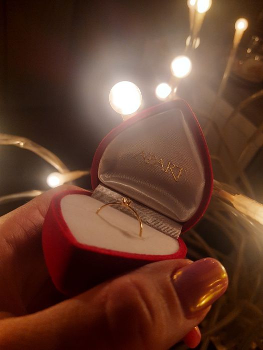 Pierścionek zaręczynowy z diamentem rozm. 13 apart