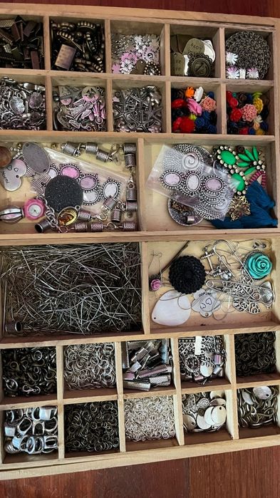 Lote de peças para bijuteria