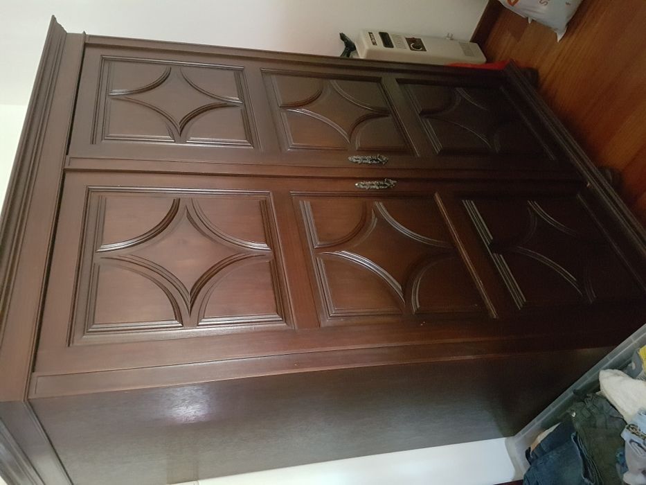 Mobília solteiro castanho maciço