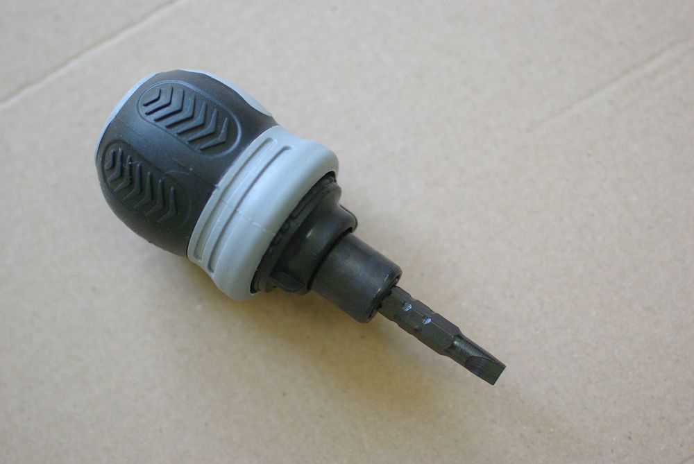 Викрутка 2 в 1 з трещіткою