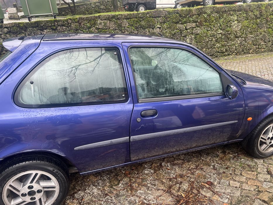 Ford fiesta 3 portas , inteiro