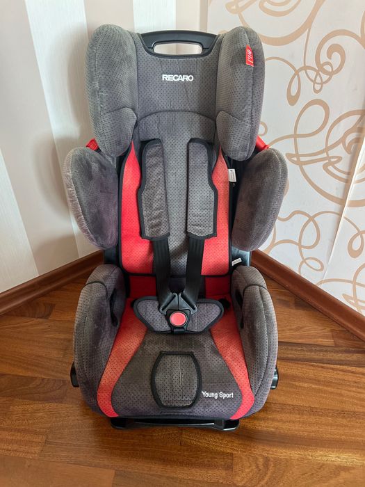 Автокрісло RECARO Young Sport від 9 місяців і до 12 років (вага 36 кг)