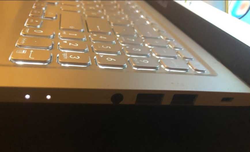 Portátil ASUS (15.6'' - Intel Core i7-1165G7 - RAM: 16 GB - 512 GB SSD