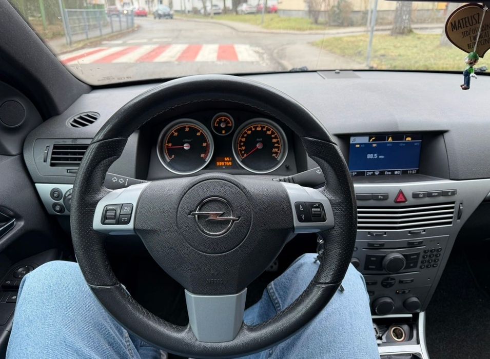 Opel Astra GTC H 1.9 150KM 2007
