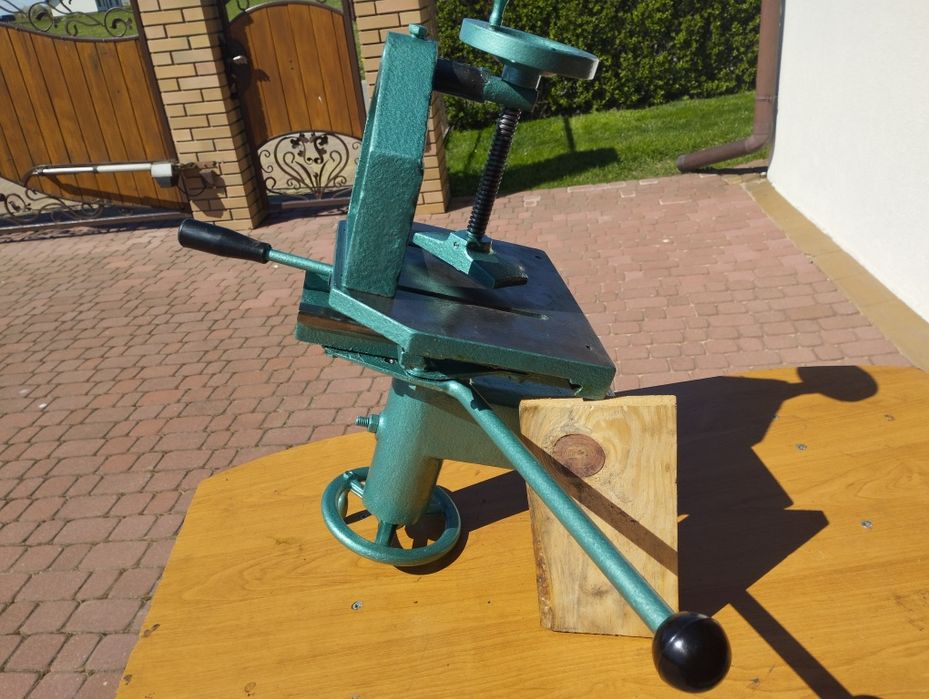 Stolik krzyżowy narzędziowy