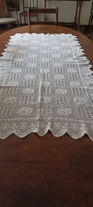 Pano, toalha ou corredor de mesa de crochê feito à mão
