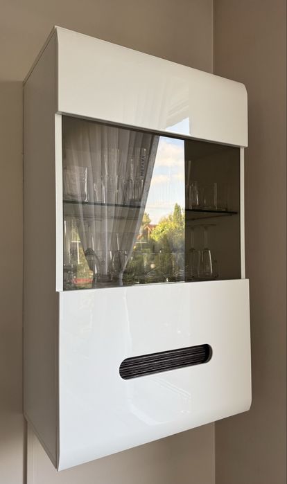 Witryna wisząca z podświetleniem LED