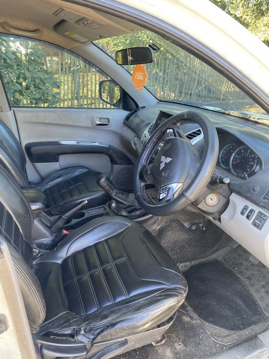 Mitsubishi l200