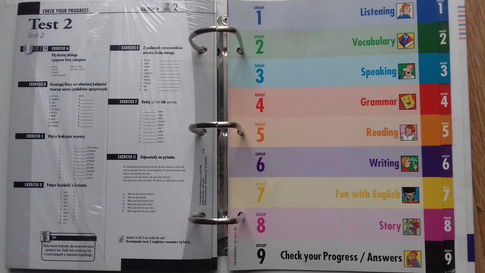 Nowy segregator Angielski dla każdego z materiałami i płytami