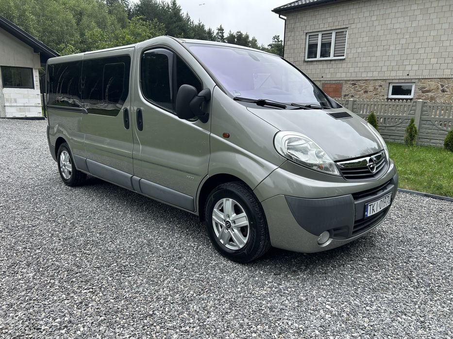 Wnajem auta Opel Vivaro Long 9 osobowy