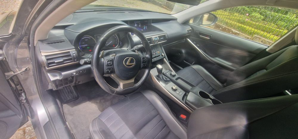 LEXUS IS 300h – O Carro dos Seus Sonhos