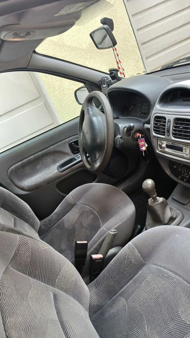 Carro Renault Clio ano 2000