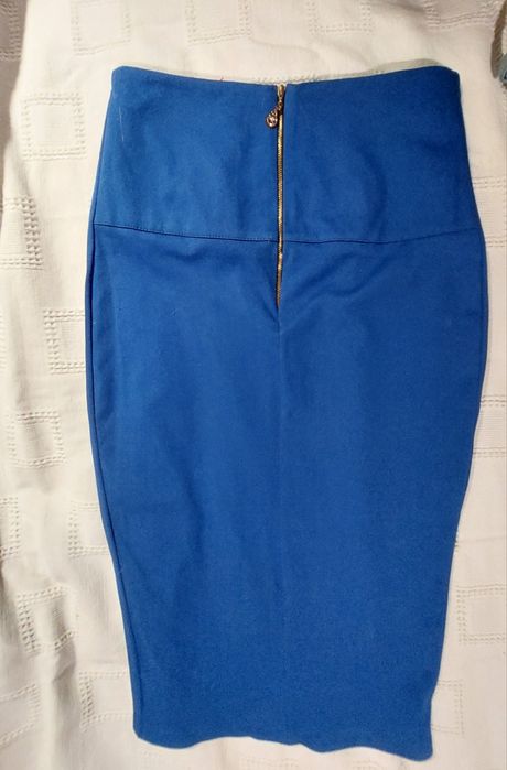 Синяя юбка карандаш.