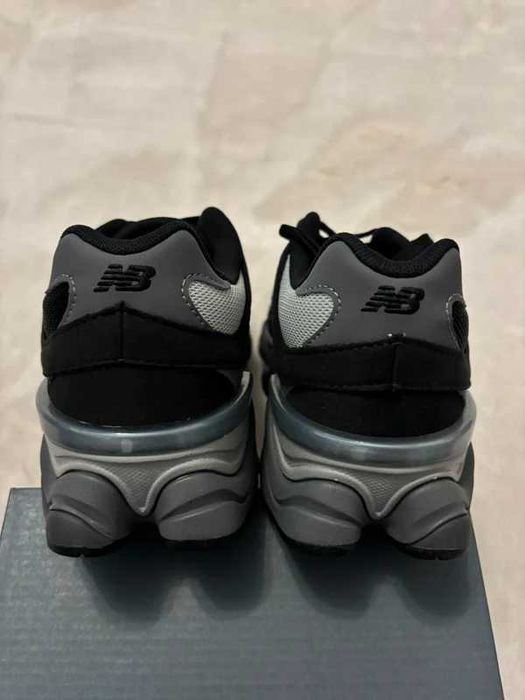 New Balance 9060 Black Rozmiar 41.5