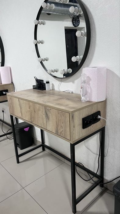 Робоче місце для майстра, туалетний столик