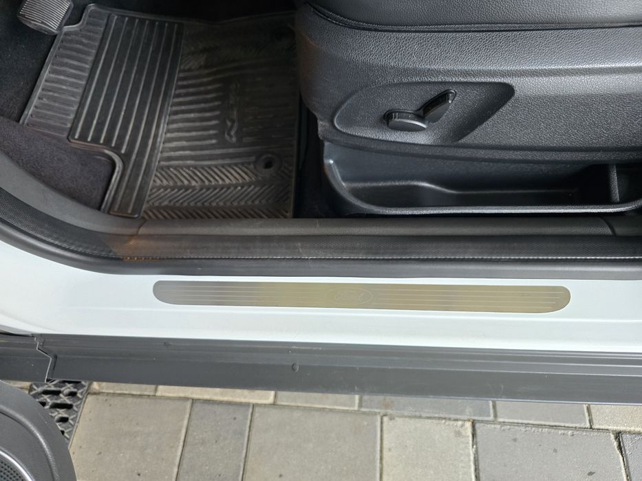 Автомобіль FORD KUGA
