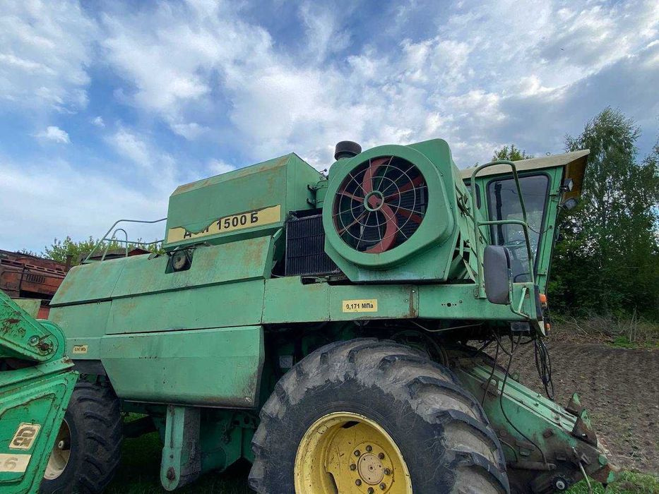 Продається комбайн зернозбиральний ДОН 1500Б 2010 рік + жатки