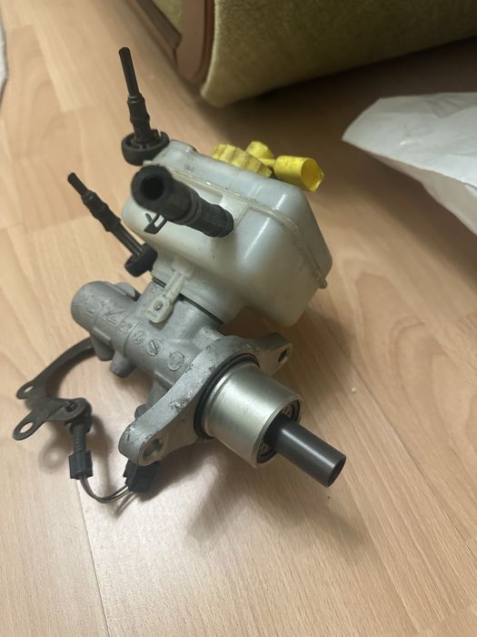 Главный тормозной цилиндр Golf 4