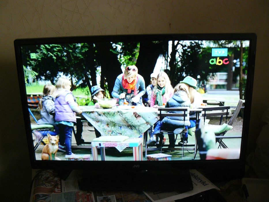 Telewizor z pilotem bdb. stan led Dvbt 2  Hevc + SAT