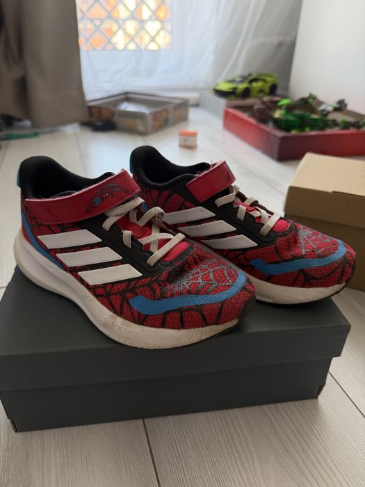 Кросівки adidas spider men 32, кросівки дитячі