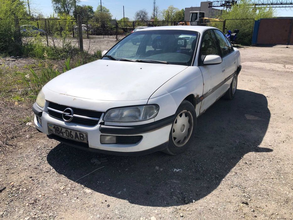 Opel Omega 1995, 2.0 MT