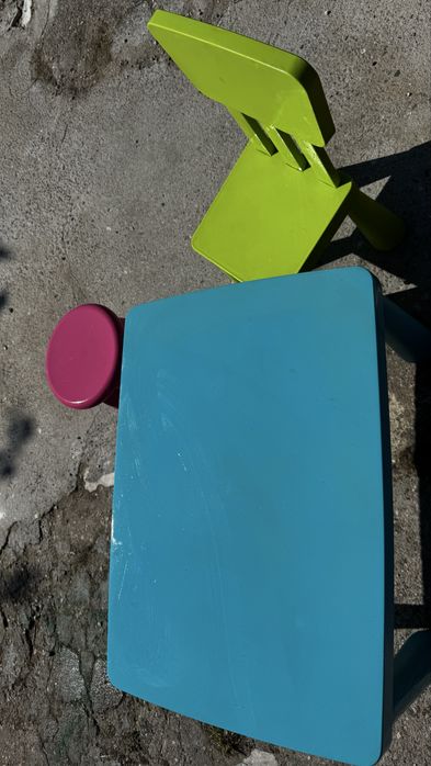 Mesa, cadeira e banco