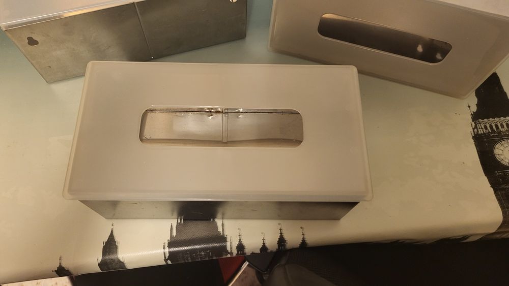 Vendo 3 caixas dispensadoras de lenços de papel