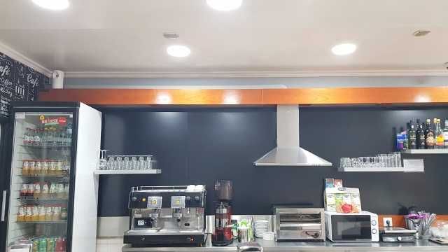 ESTABELECIMENTO COMERCIAL / PADARIA e PASTELARIA Equipada – 132 M2 + Estacionamento – Aguada de Baixo