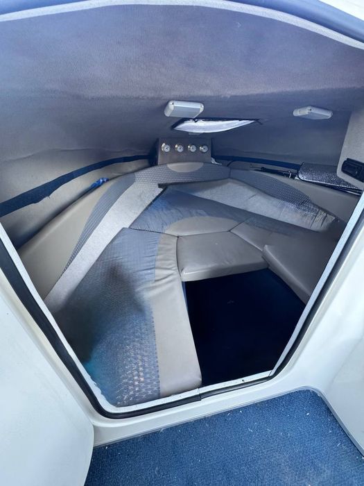 Катер Bayliner Capri 212