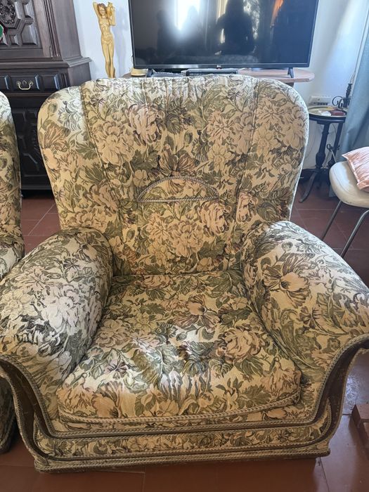 Conjunto sofa-cama e 2 poltronas de tecido