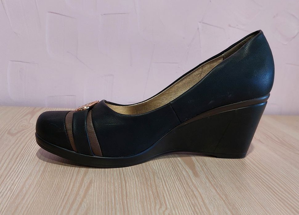 Туфлі на танкетці