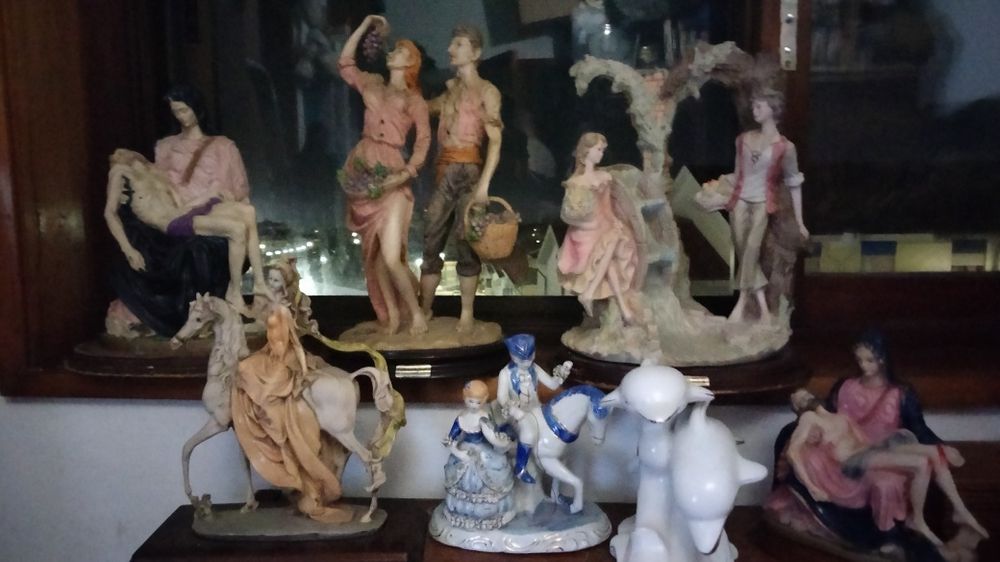 7 Estátuas (2 de Cristo,1 dos namorados, uma donzela a cavalo,etc)