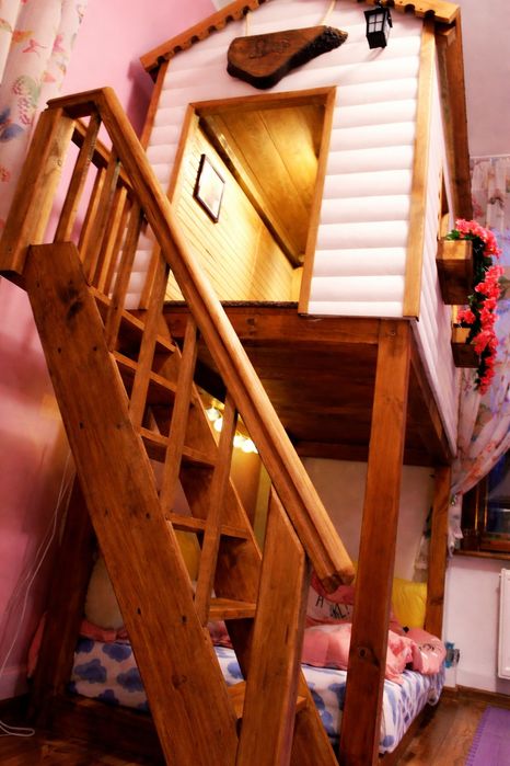 Drewniane  łóżko - domek