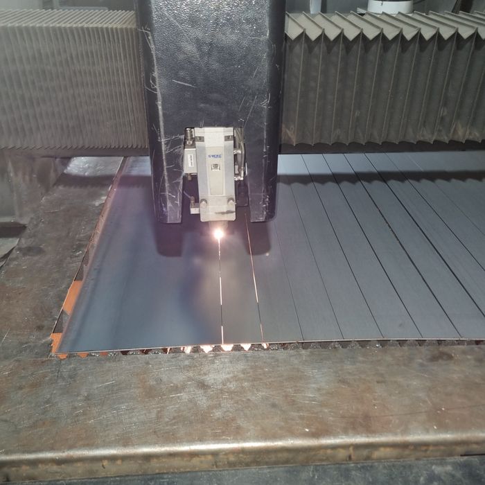 Надаємо послуги з лазерної порізки металу