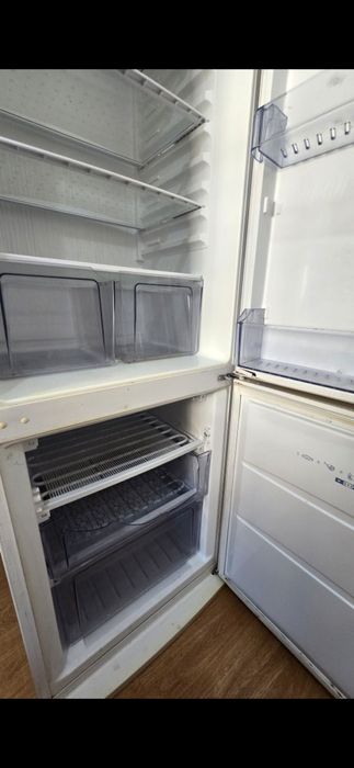 Frigorífico + forno e placa elétrica + máquina de lavar loiça + máquina de lavar roupa