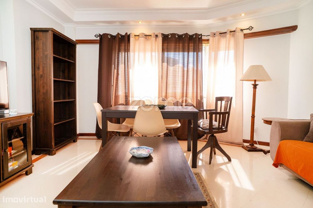Apartamento T3 com Lareira, Parqueamento e Arrecadação – Santa Mar...