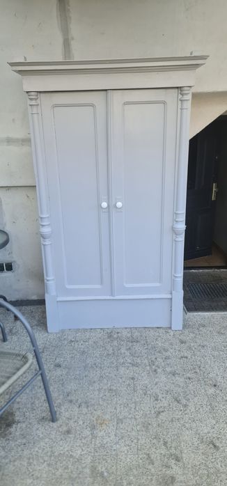 Szafa zabytkowa szara