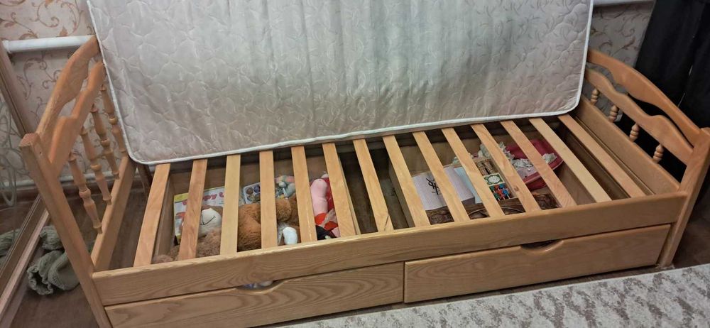 Ліжко з Вільхи ( натуральне дерево) з матрацом