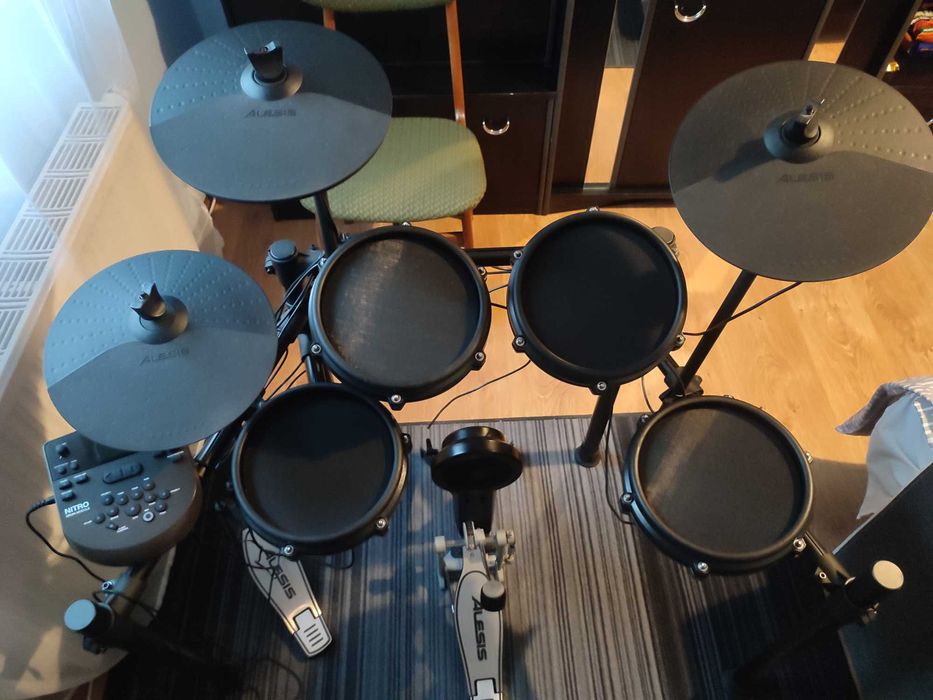 Alesis Nitro Mesh Kit perkusja elektroniczna + stołek i słuchawki