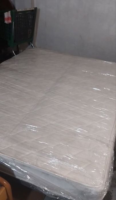 Cama casal com colchao