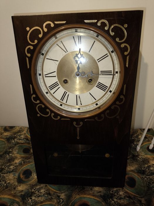 Zegar ścienny z wahadłem