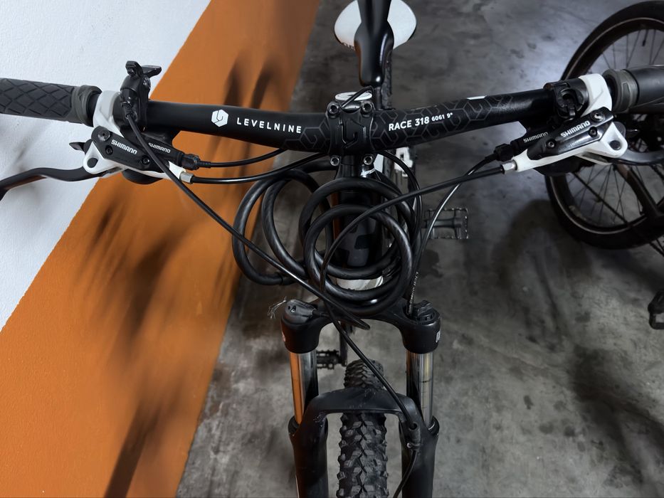 Bicicleta BTT CUBE Aim SL 29” + 2 Capacetes – Excelente Estado