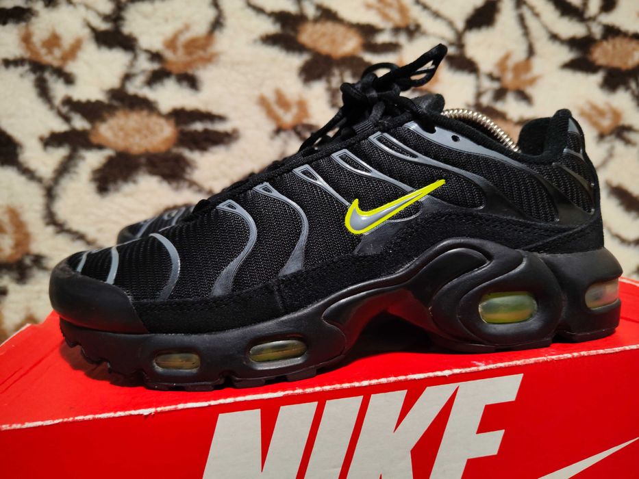 Super młodzieżowe buty Nike Air Max Plus Black Volt wkł.25 cm unisex