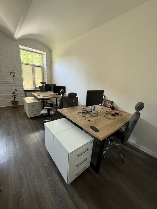 Готова робоча зона: стіл, тумба з замком, крісло Kulik System | Львів