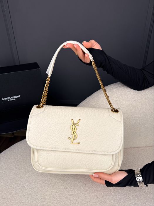 Сумка Saint Laurent Niki in Grained Lambskin Milk / Gold