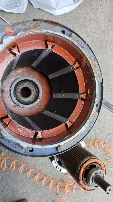 Продам  єлектродвігатель. ЩЕТОЧНИЙ.