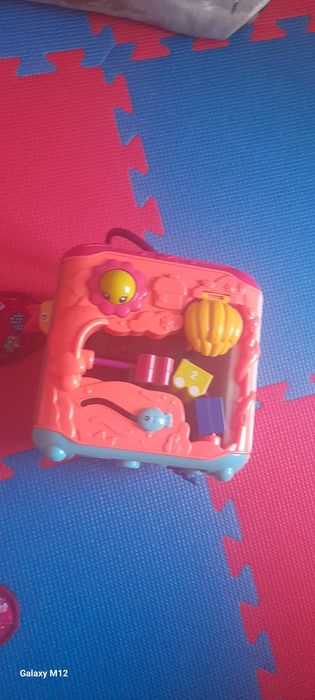 Бізіборд, гра куб