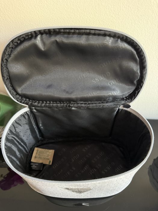Nowa kosmetyczka kuferek Guess