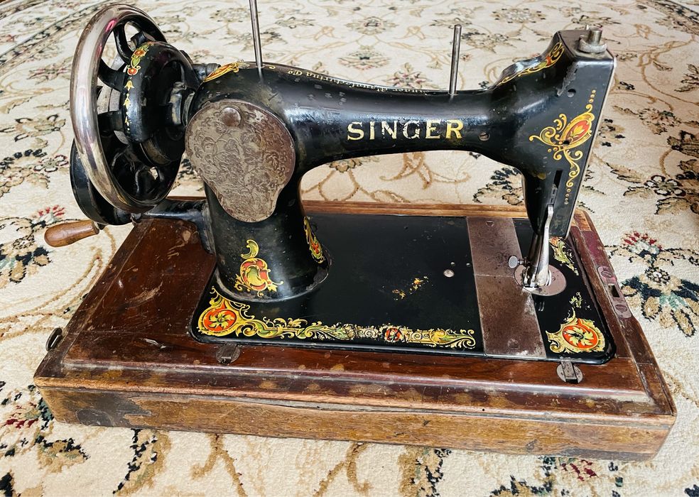 Швейная машинка SINGER.