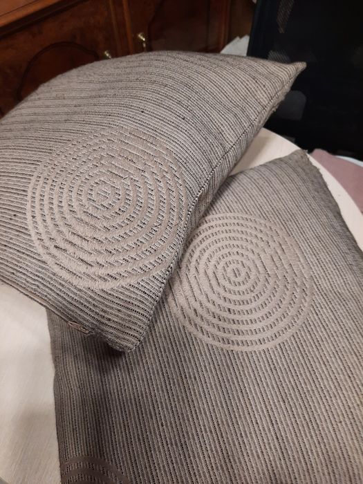 Постельное,наволочки новое,полотенца, подушечки.